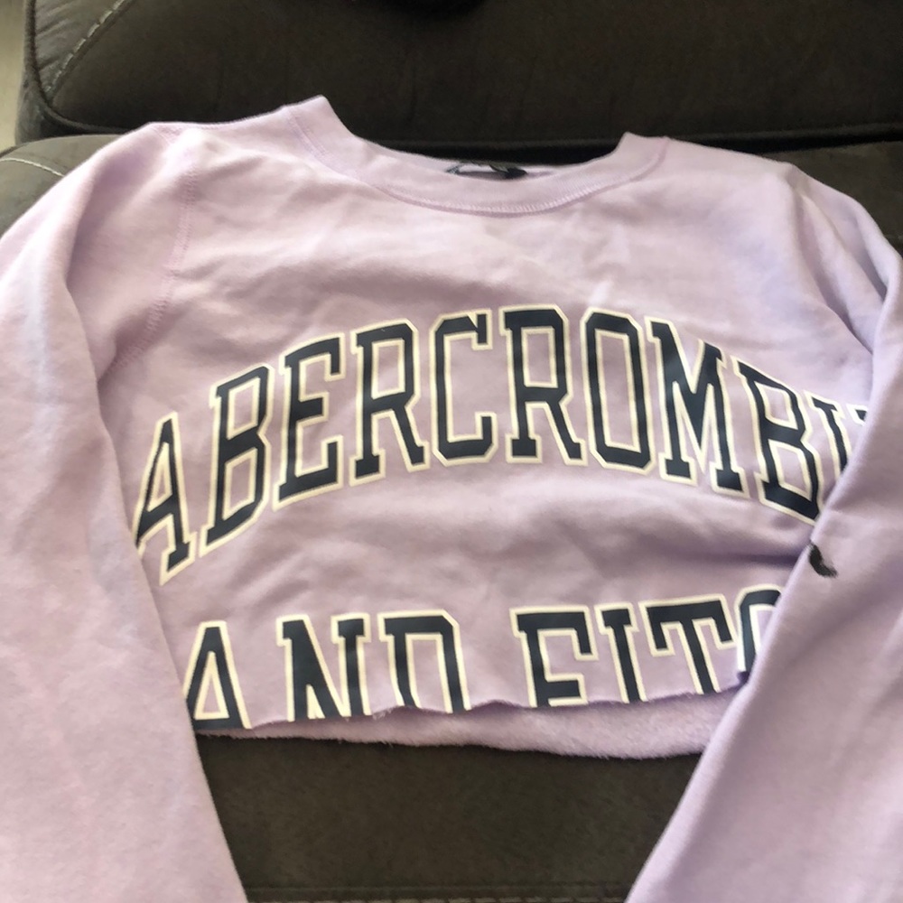 Girls crop sweatshirt .